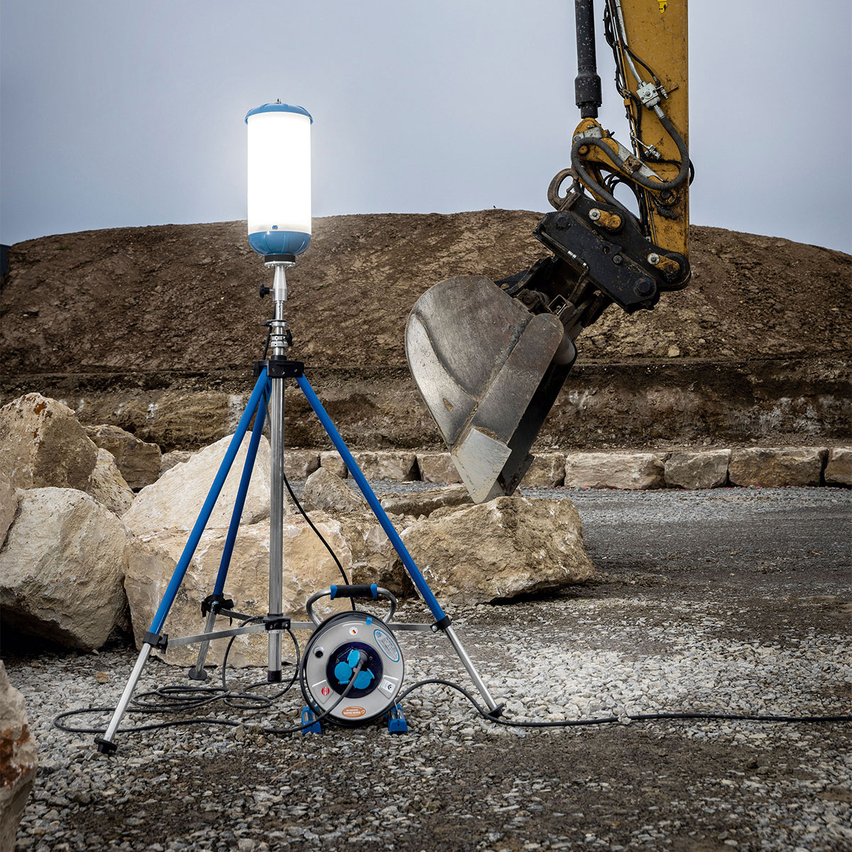EnergyTube XL 360° LED-Fluter 200 W mit Profi-Stativ XXL